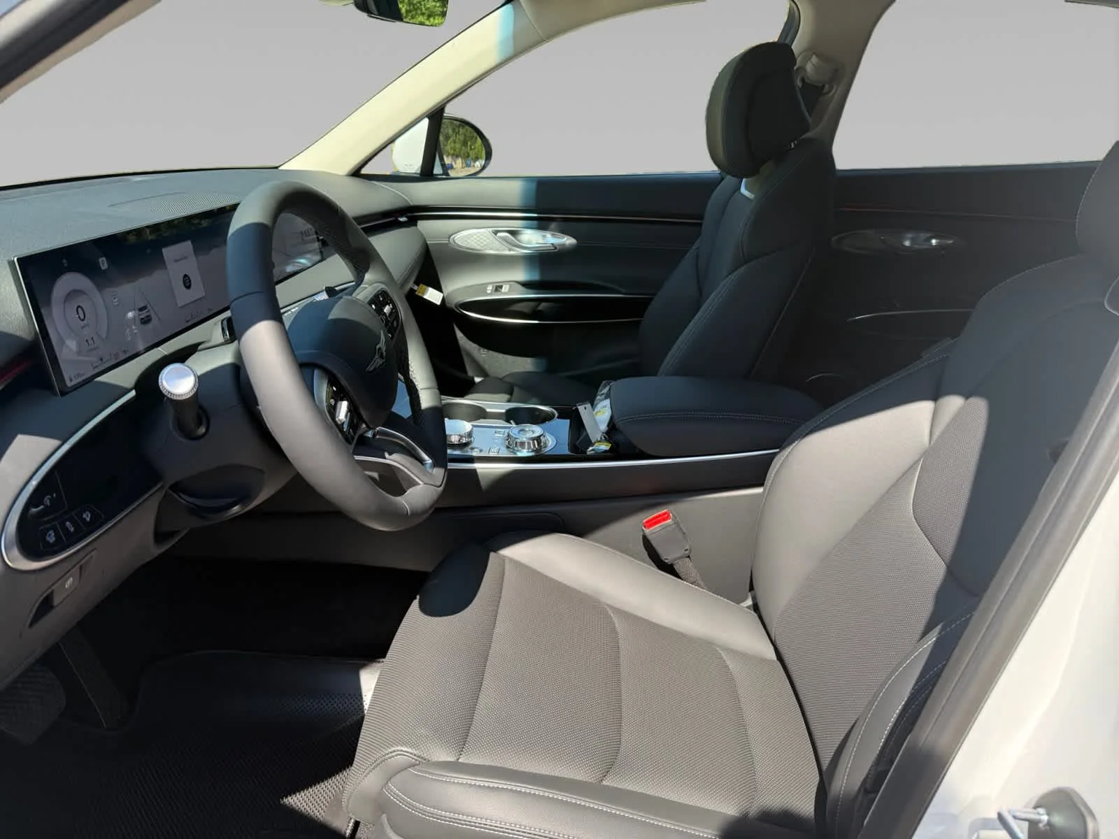 2026 GENESIS GV70 Standard - Photo 9