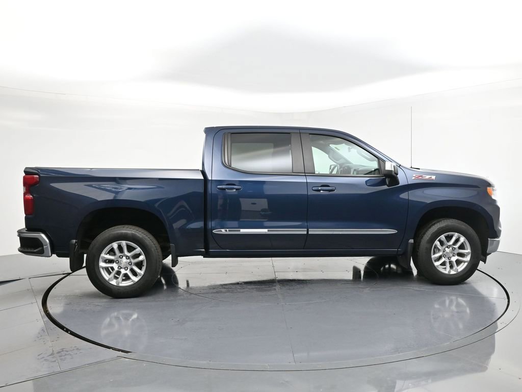 Used 2022 Northsky Blue Metallic Chevrolet LT image 4