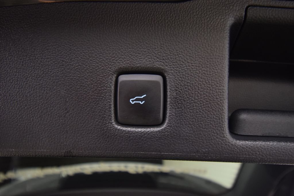 Used 2022 Black Metallic Ford SEL image 30