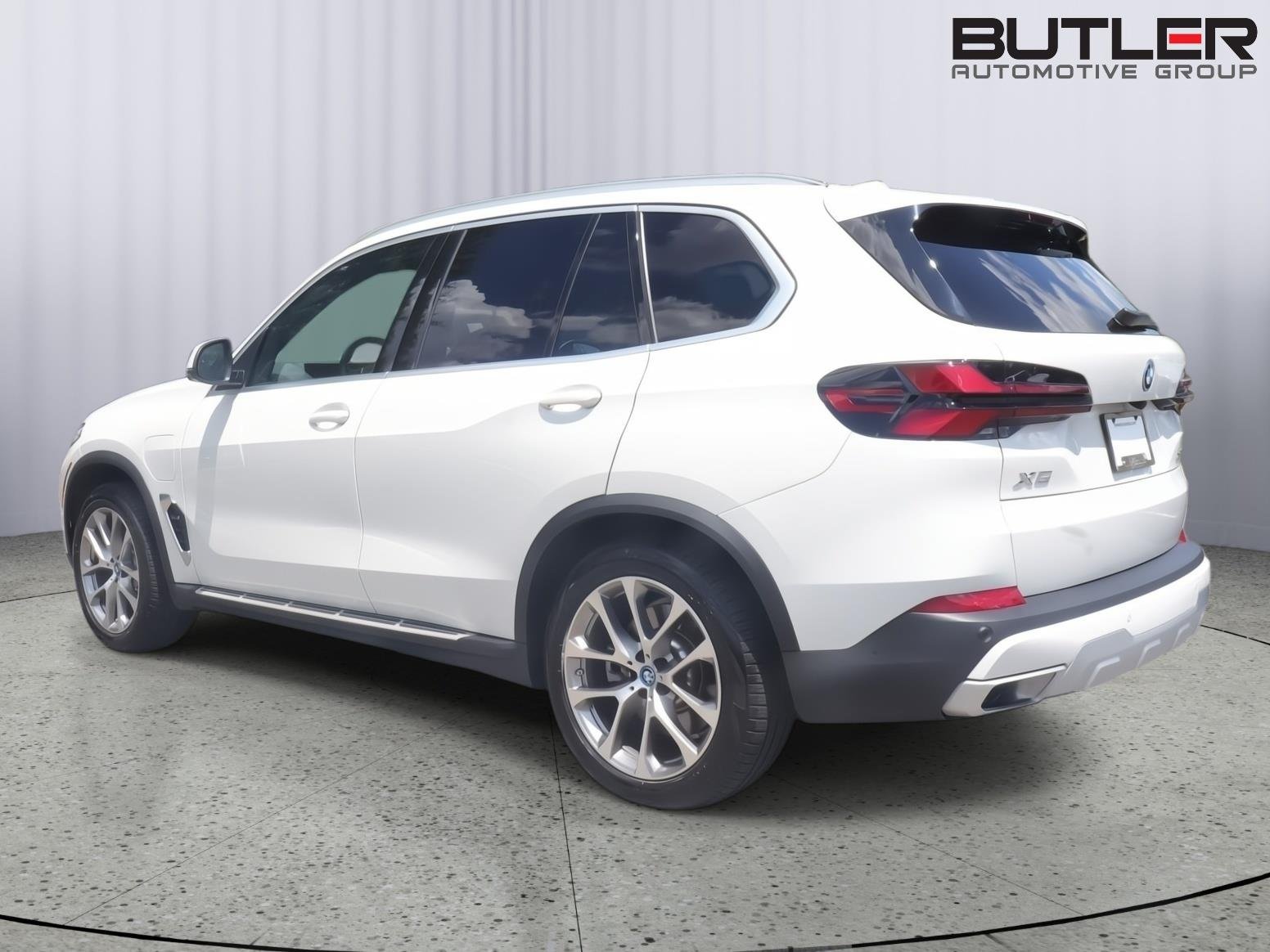 Used 2024 Alpine White BMW xDrive50e image 4