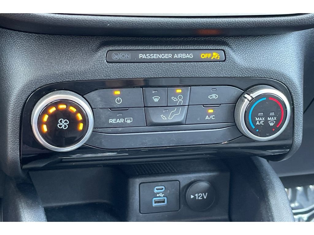 Used 2022 ICONIC SILVER Ford SE image 28