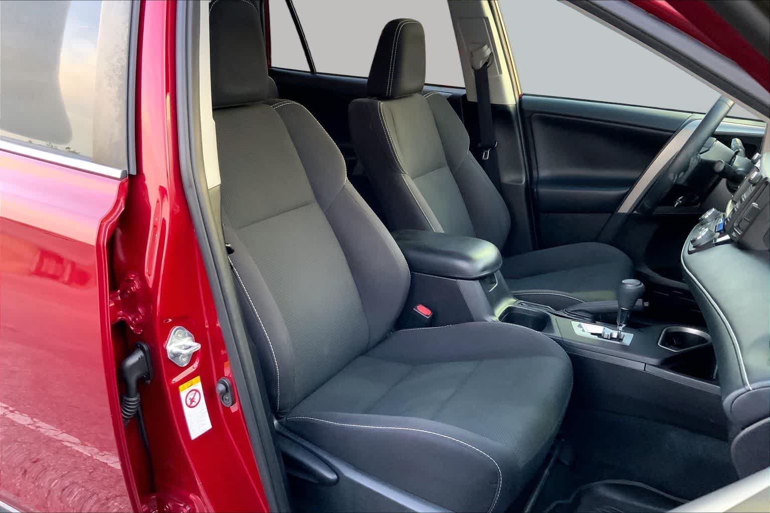 Used 2018 Ruby Flare Pearl Toyota XLE image 9