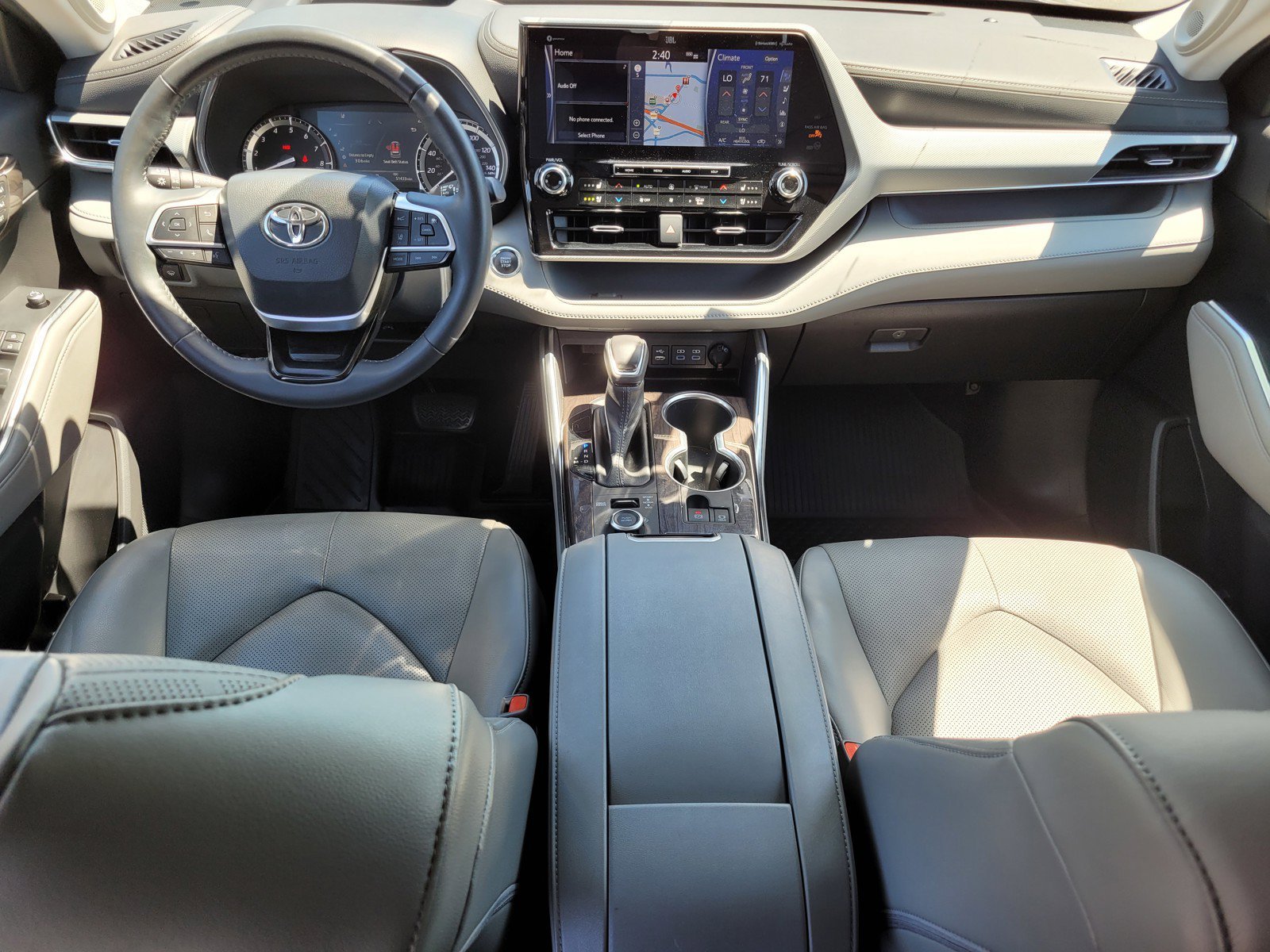Used 2022  Toyota Platinum image 15