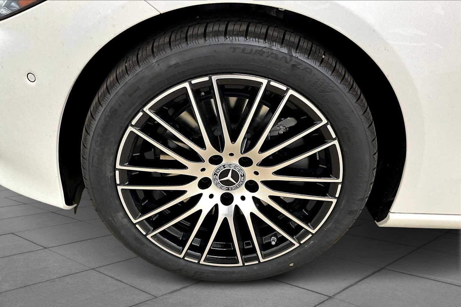 2025 Mercedes-Benz C-Class Sedan C 300 - Photo 11