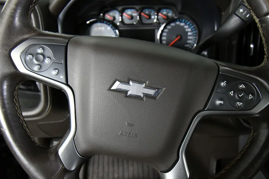 Used 2018 Blue Chevrolet LTZ image 2