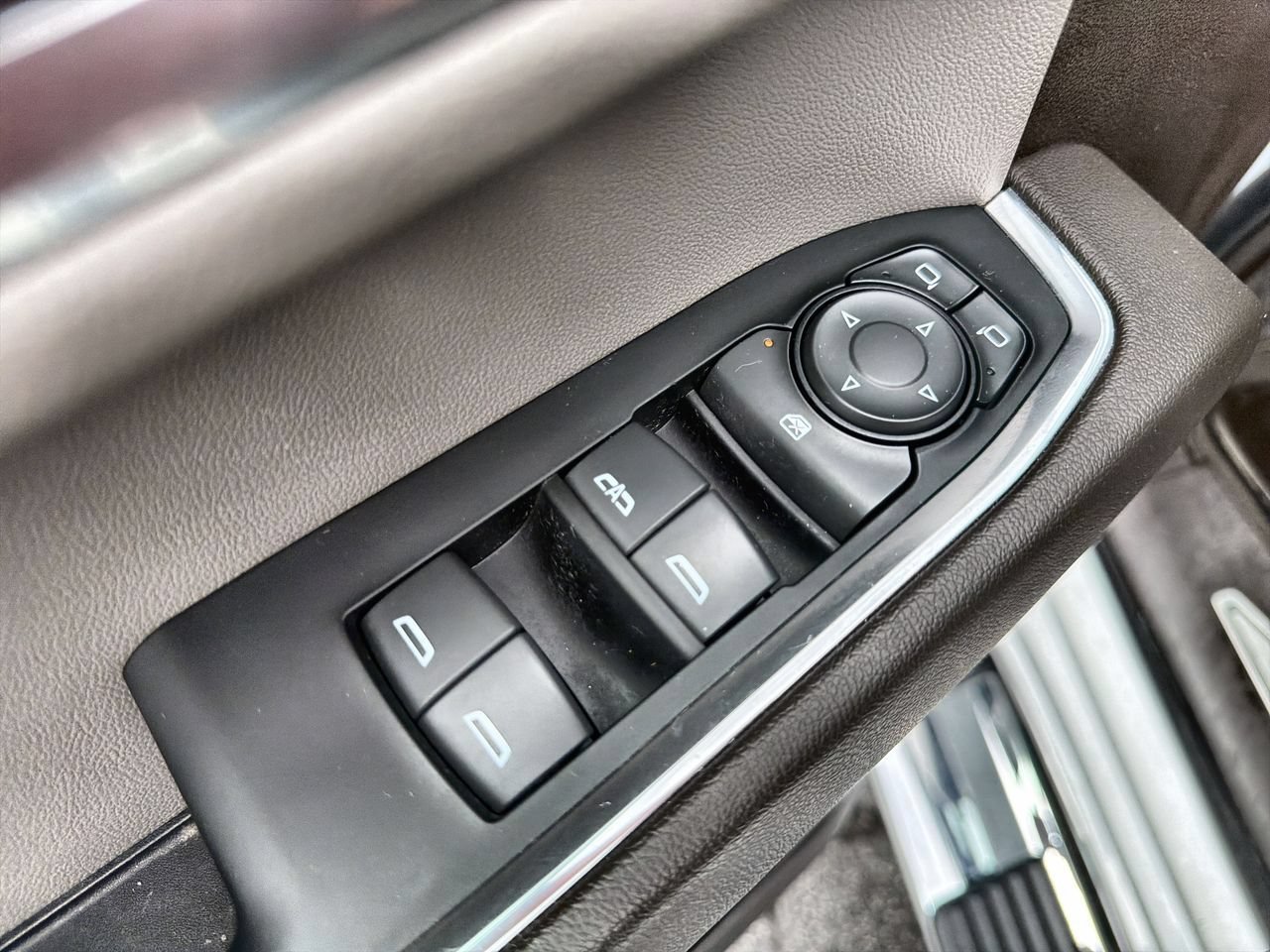 Used 2023 Summit White Chevrolet RST image 19