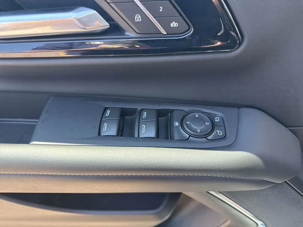 Used 2025 Summit White Chevrolet LT image 30