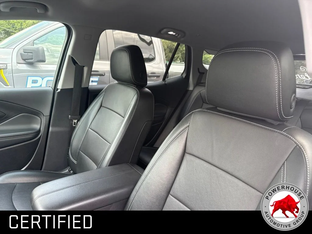 Used 2024 White GMC SLT image 4