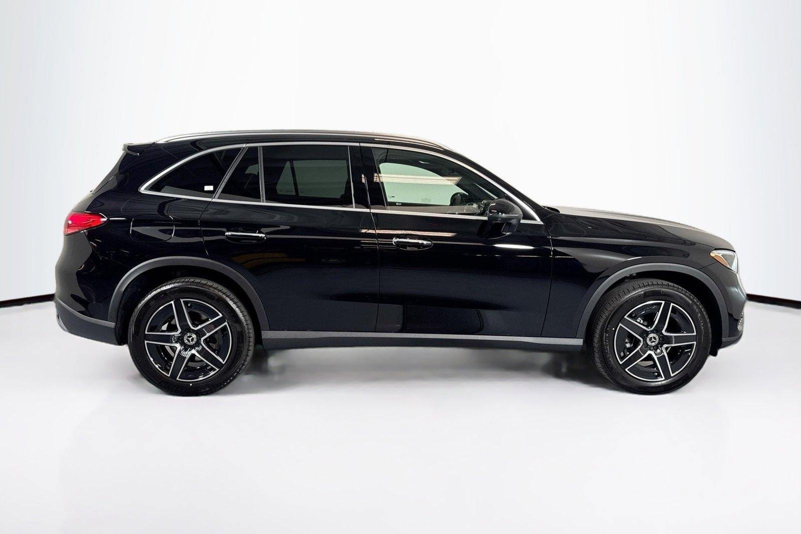 New 2026 Black Mercedes-Benz GLC 300 image 4