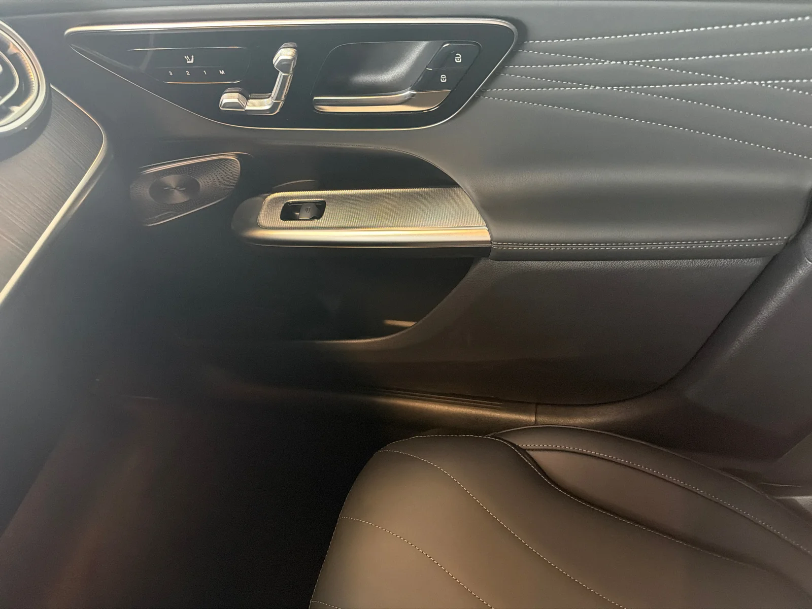 Used 2026 Silver Mercedes-Benz GLC 300 4MATIC SUV image 12