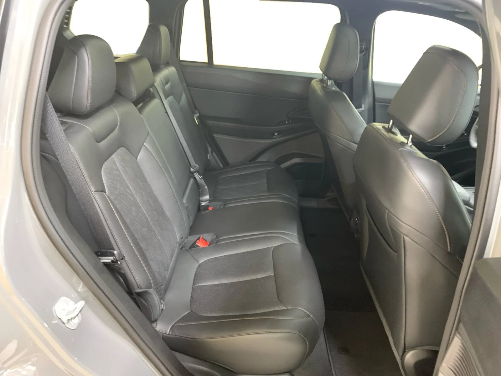New 2026 STING-GREY Jeep Overland image 18