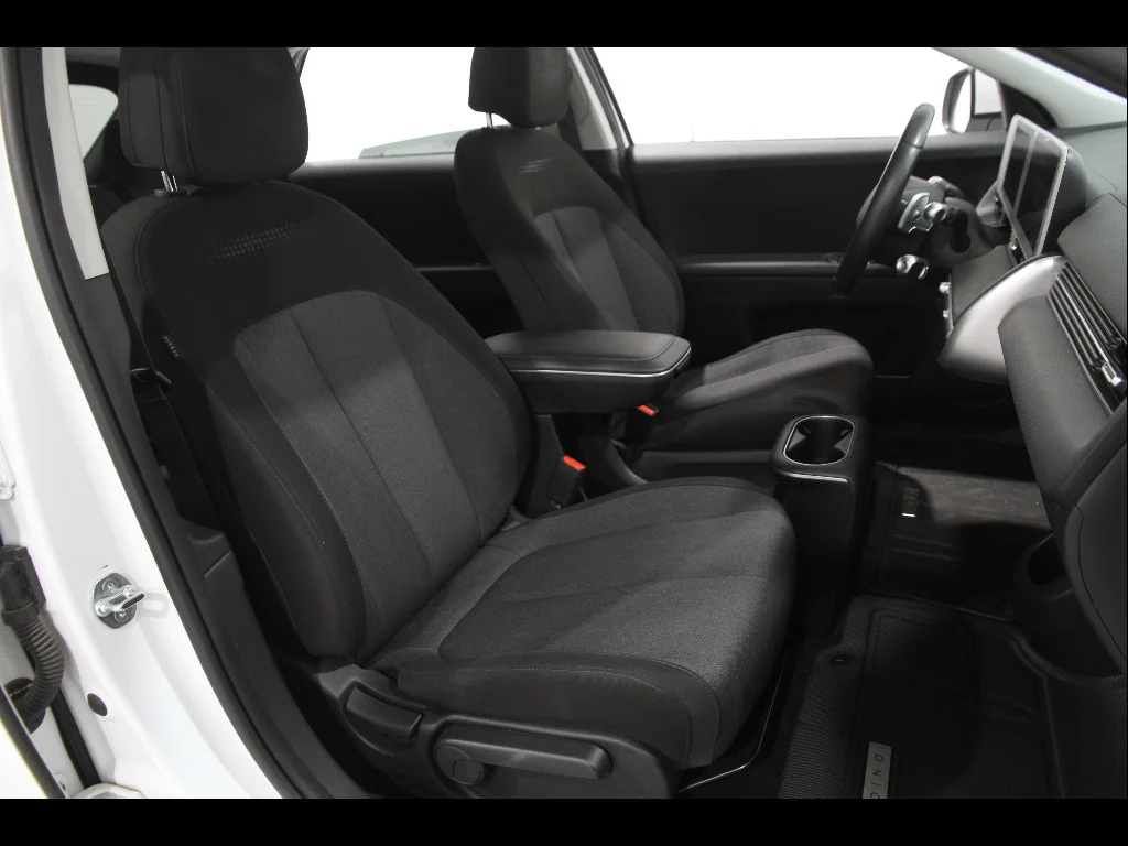 Certified Used 2024 Atlas White Hyundai SEL image 19