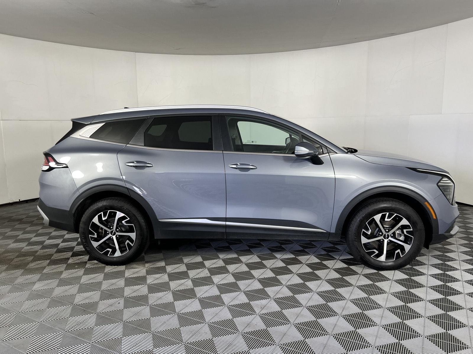 Used 2024 Everlasting Silver Kia EX image 10
