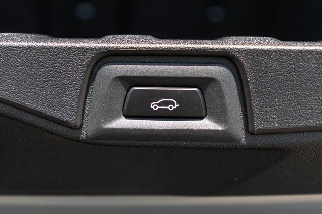 Certified Used 2024 Skyscraper Grey Metallic BMW xDrive40i image 35