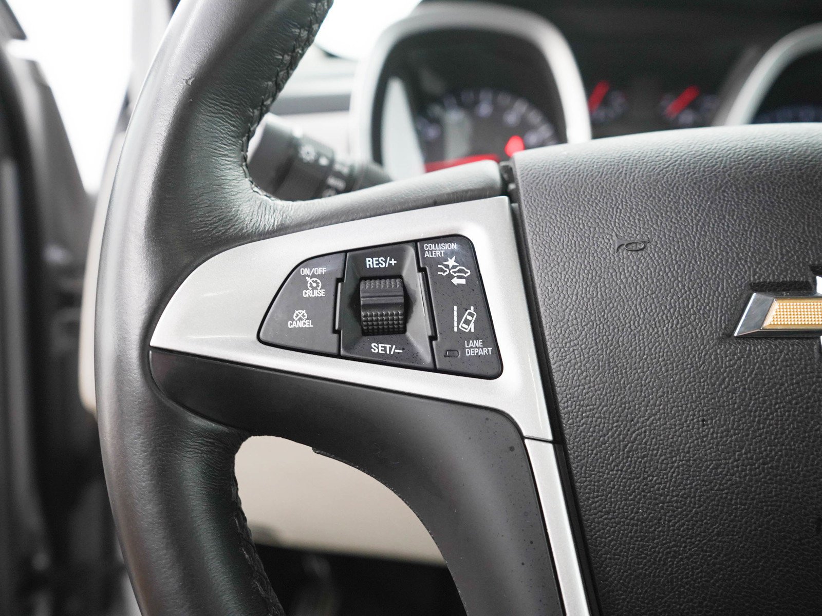 Used 2015 Silver Ice Metallic Chevrolet Ltz image 25