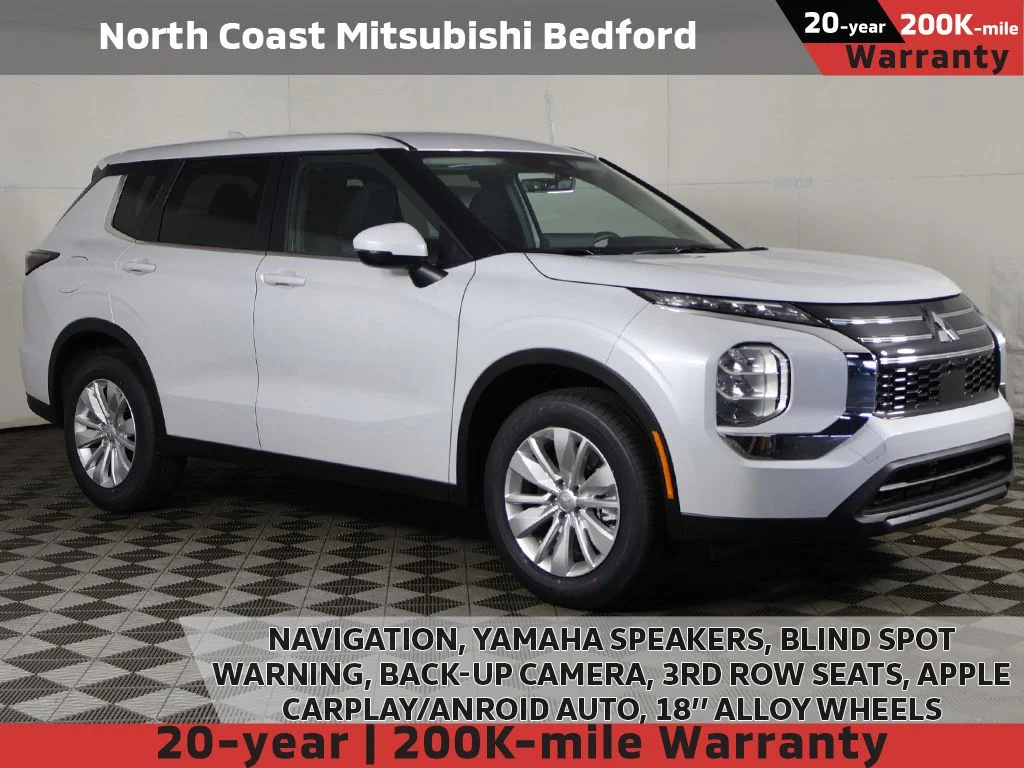 2026 Mitsubishi Outlander ES FWD's photo