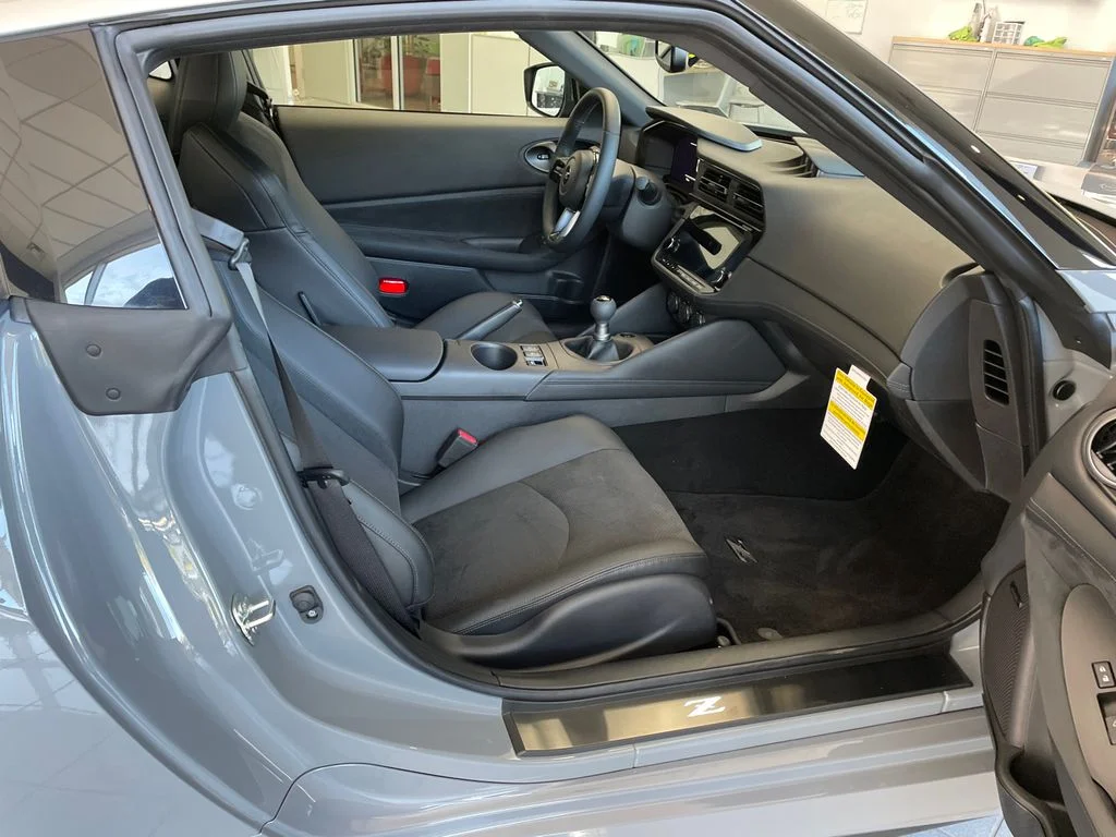 New 2026 Boulder Gray Pearl / Super Black Two-tone Nissan Performance image 26