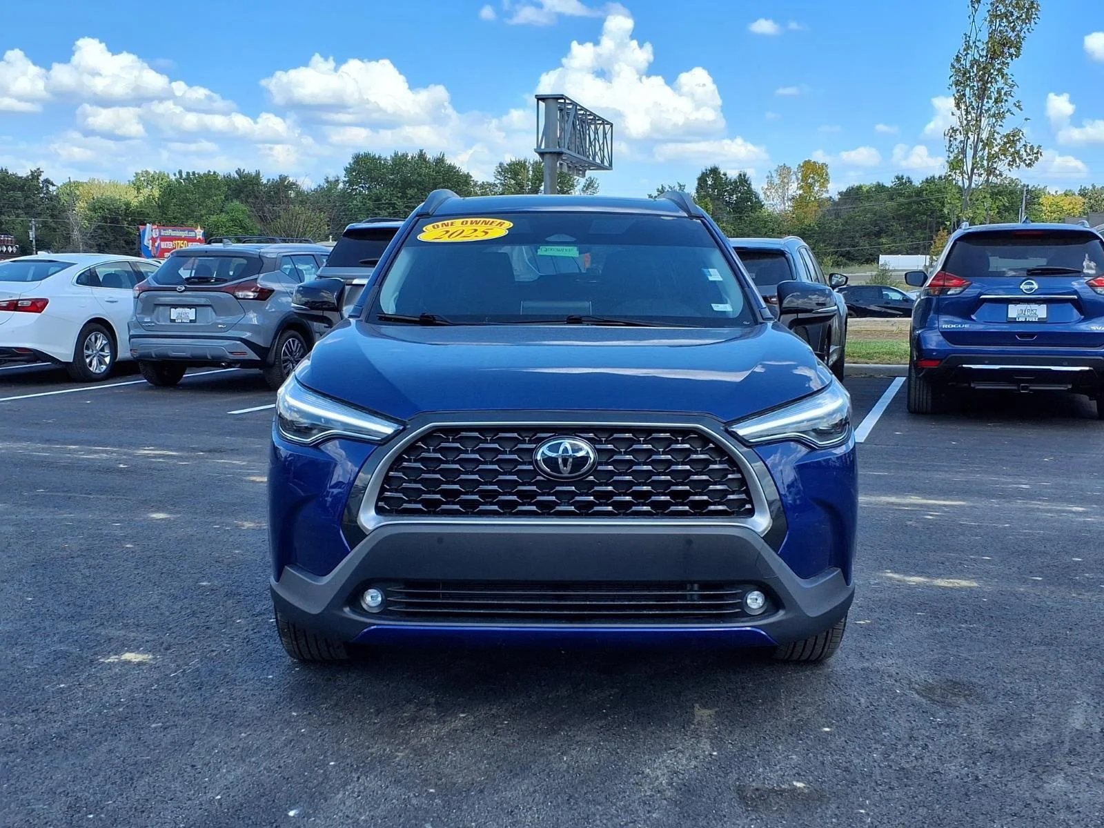 Used 2025 Blue Crush Metallic Toyota XLE image 33