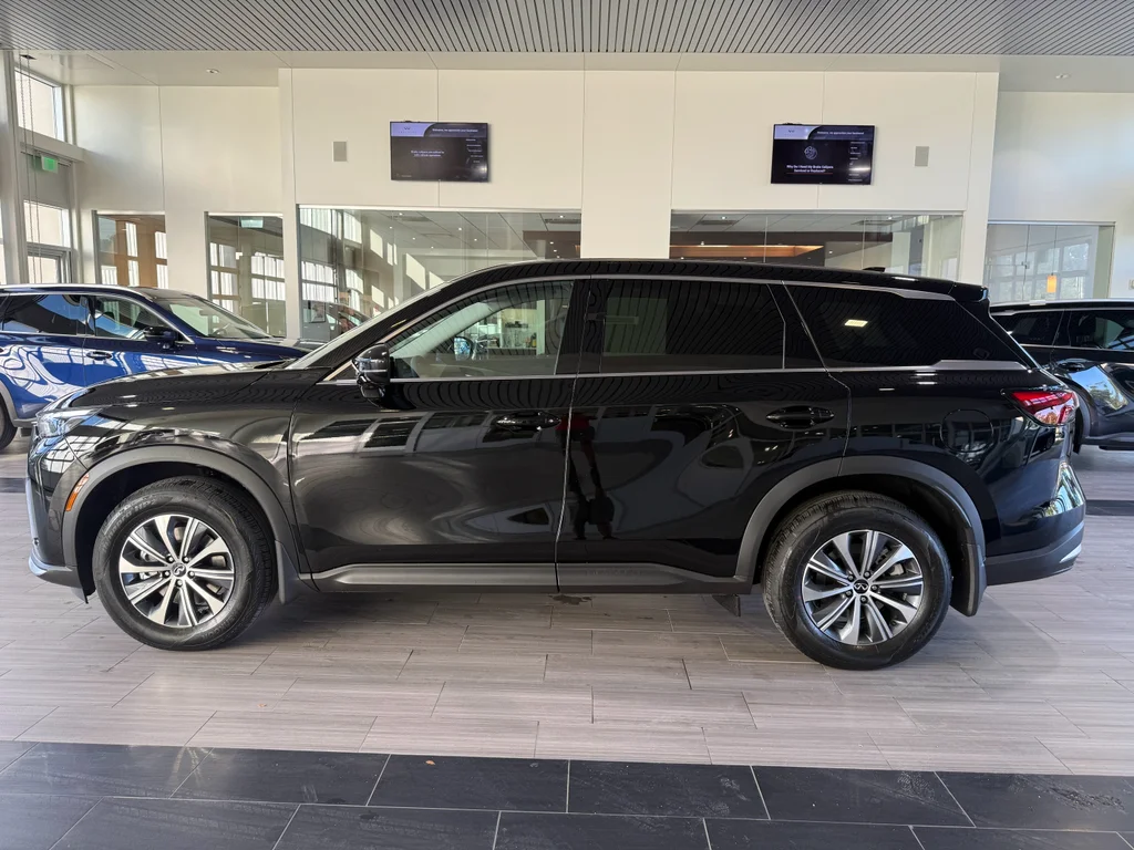 New 2027 BLACK OBSIDIAN INFINITI Pure FWD image 8