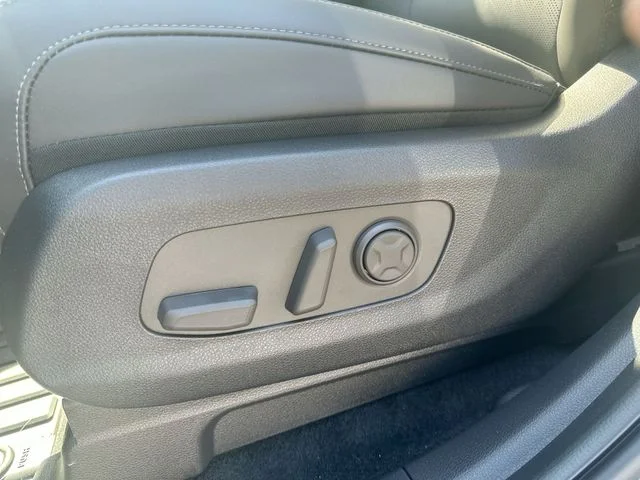 New 2026 Ceramic Silver Kia SX image 16