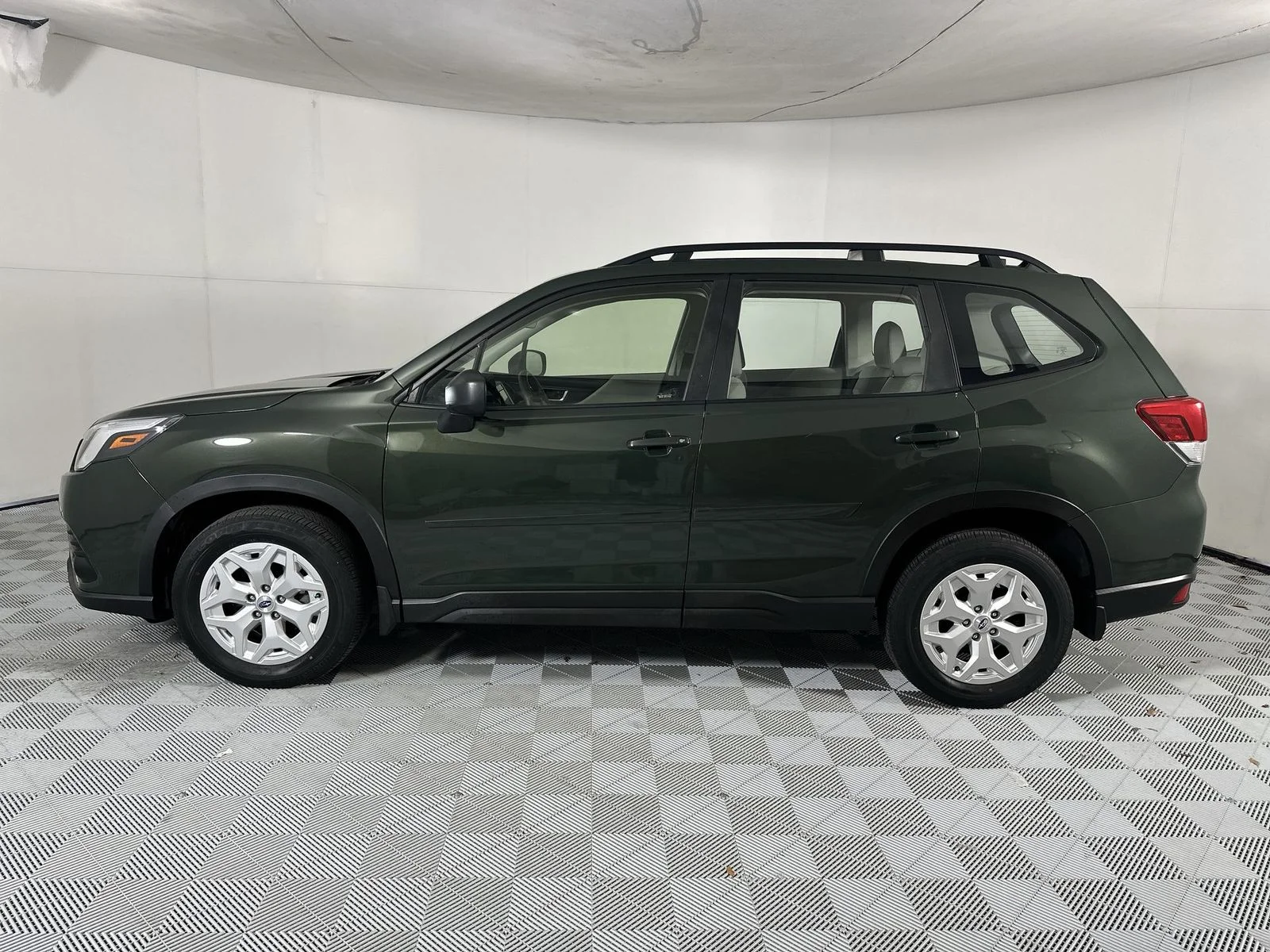 Used 2023 Green Subaru Base image 5