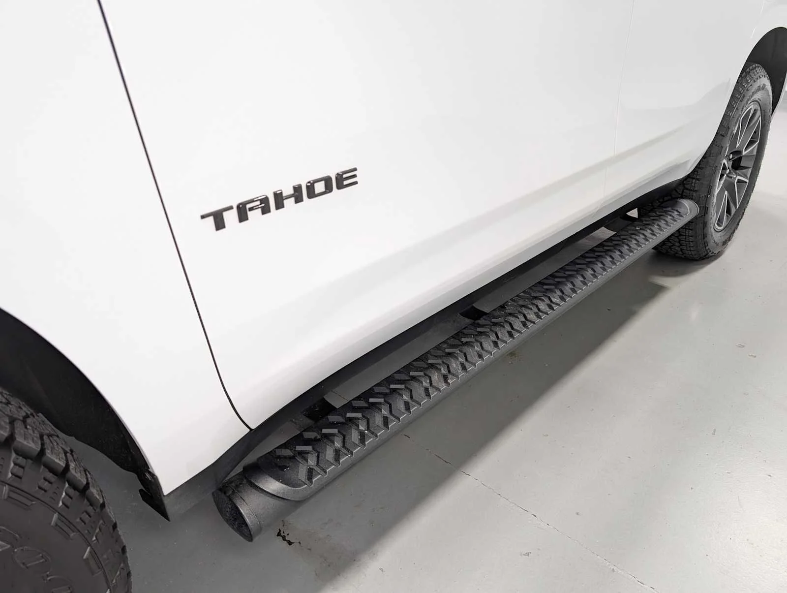 Used 2022 Summit White Chevrolet Z71 image 13