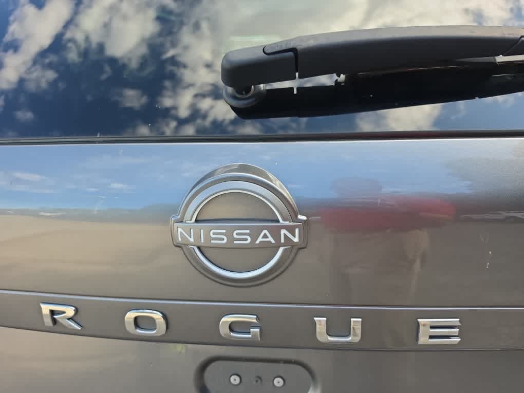 Certified Used 2023 Gun Metallic Nissan SV image 16