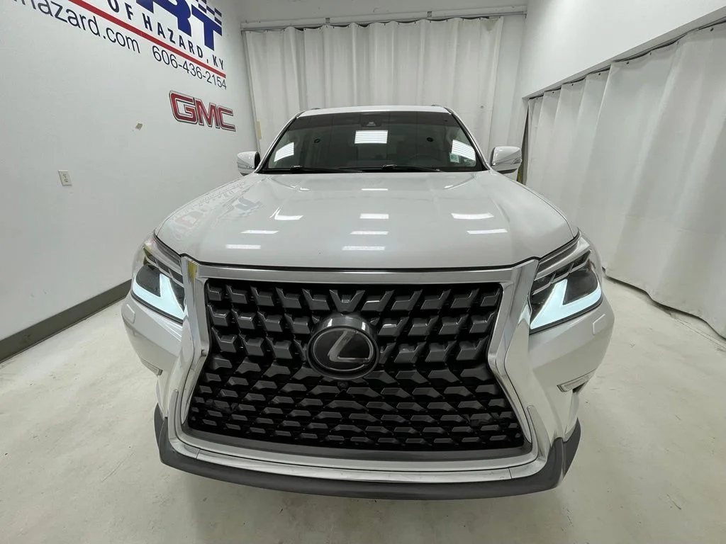 Used 2021  Lexus 460 Luxury image 2