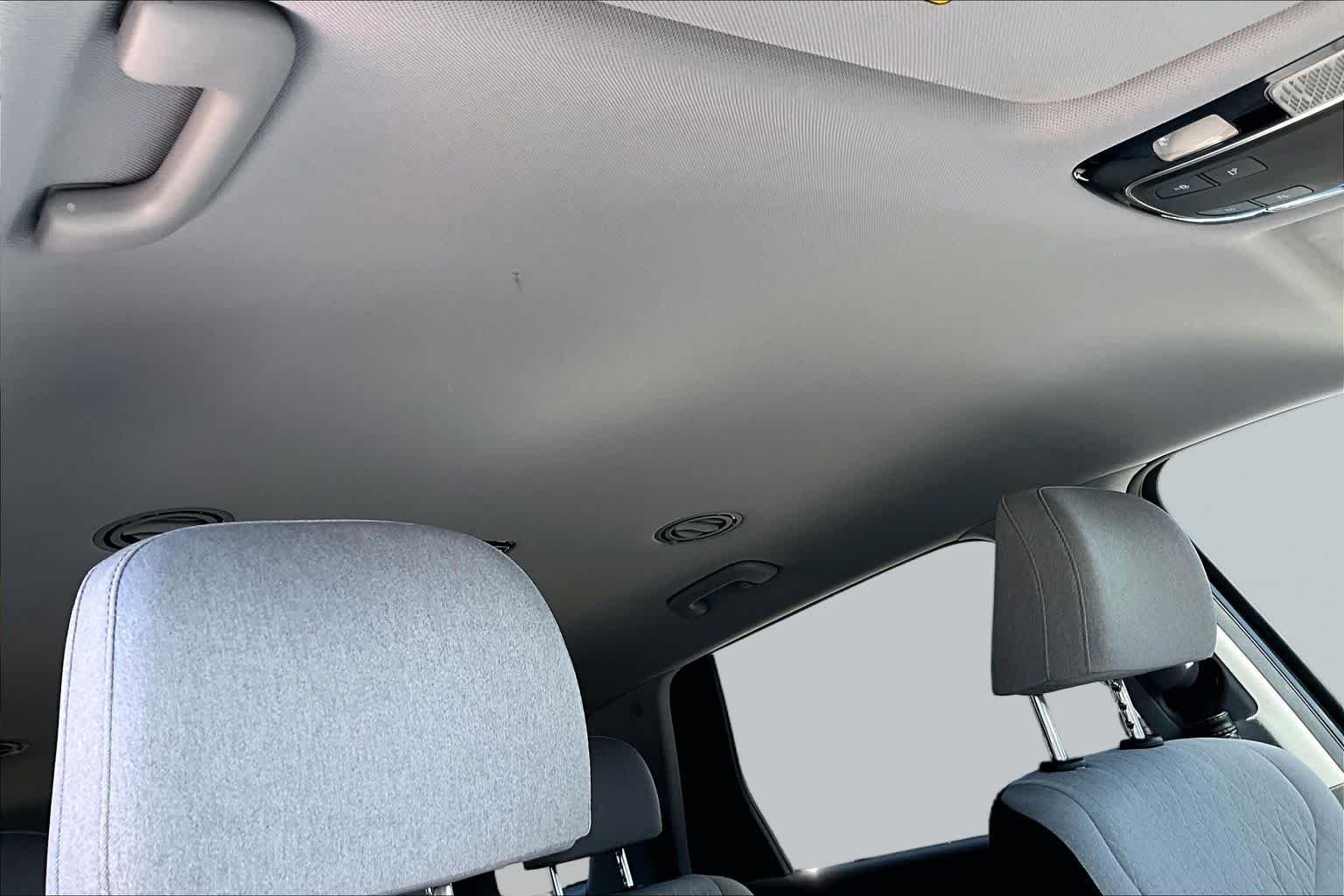 Used 2021 Moonlight Cloud Hyundai SE image 14