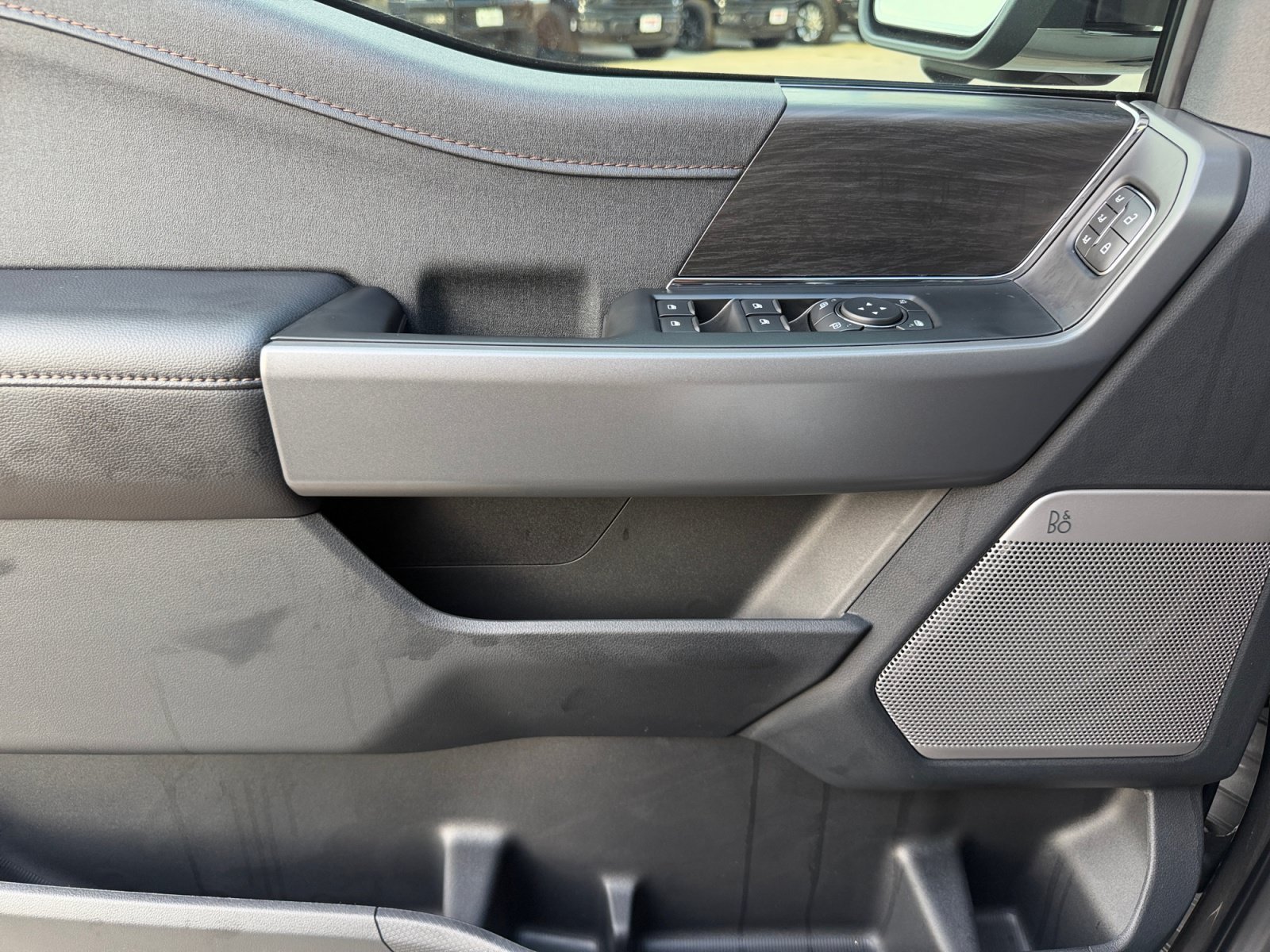 New 2026 Carbonized Gray Metallic Ford LARIAT image 17