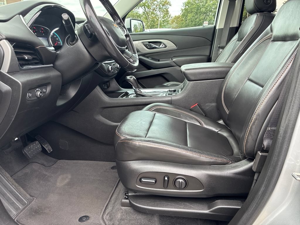 Used 2020 SILVER ICE METALLIC Chevrolet LT Leather image 11