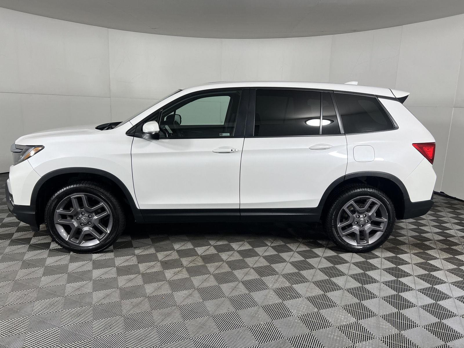 Used 2023 Platinum White Pearl Honda EX-L image 5