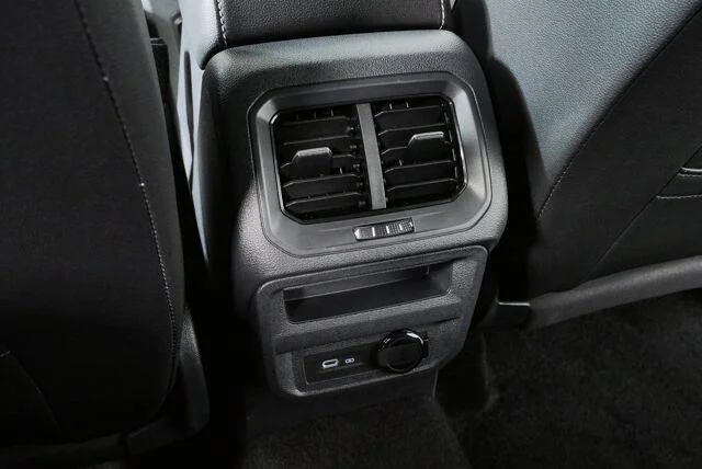 Certified Used 2024 Platinum Gray Metallic Volkswagen SE image 19
