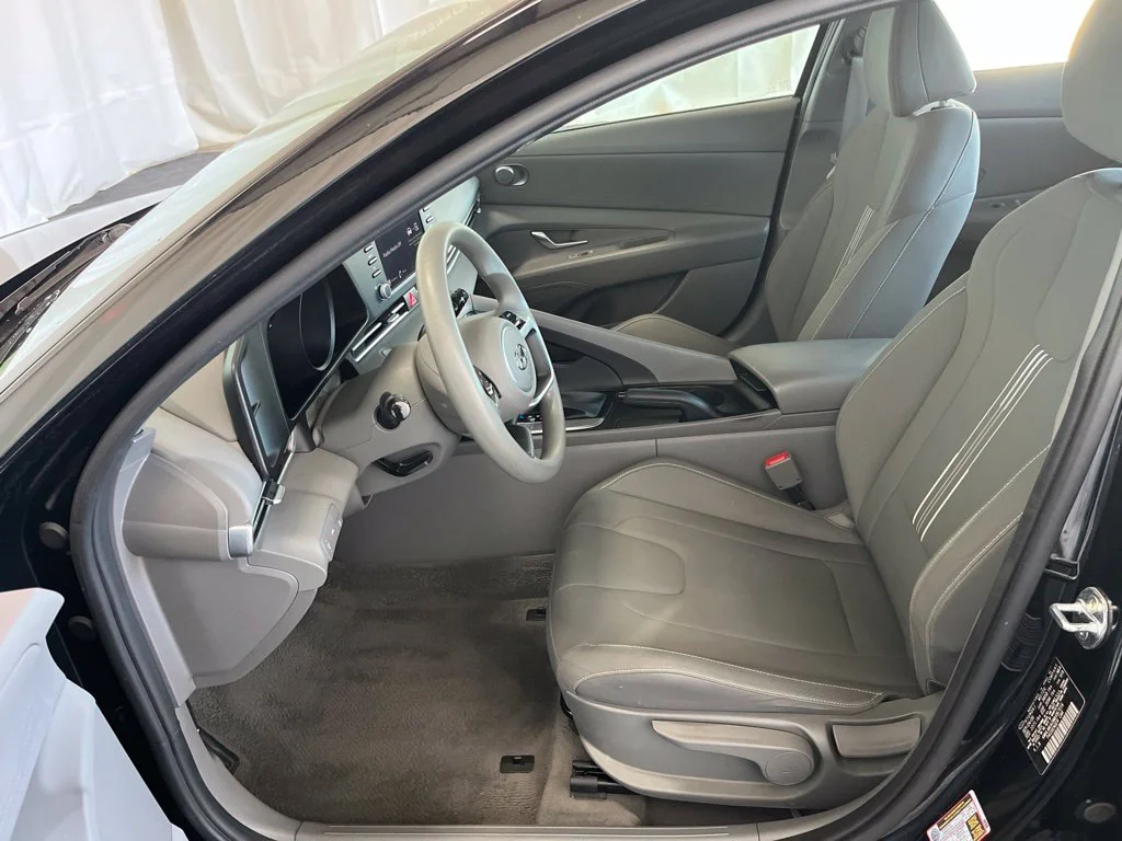 Used 2021 Black Hyundai SEL image 3