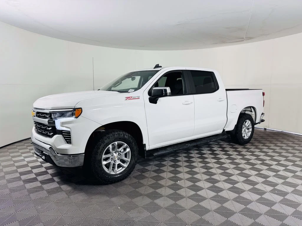 Used 2023 White Chevrolet LT image 4