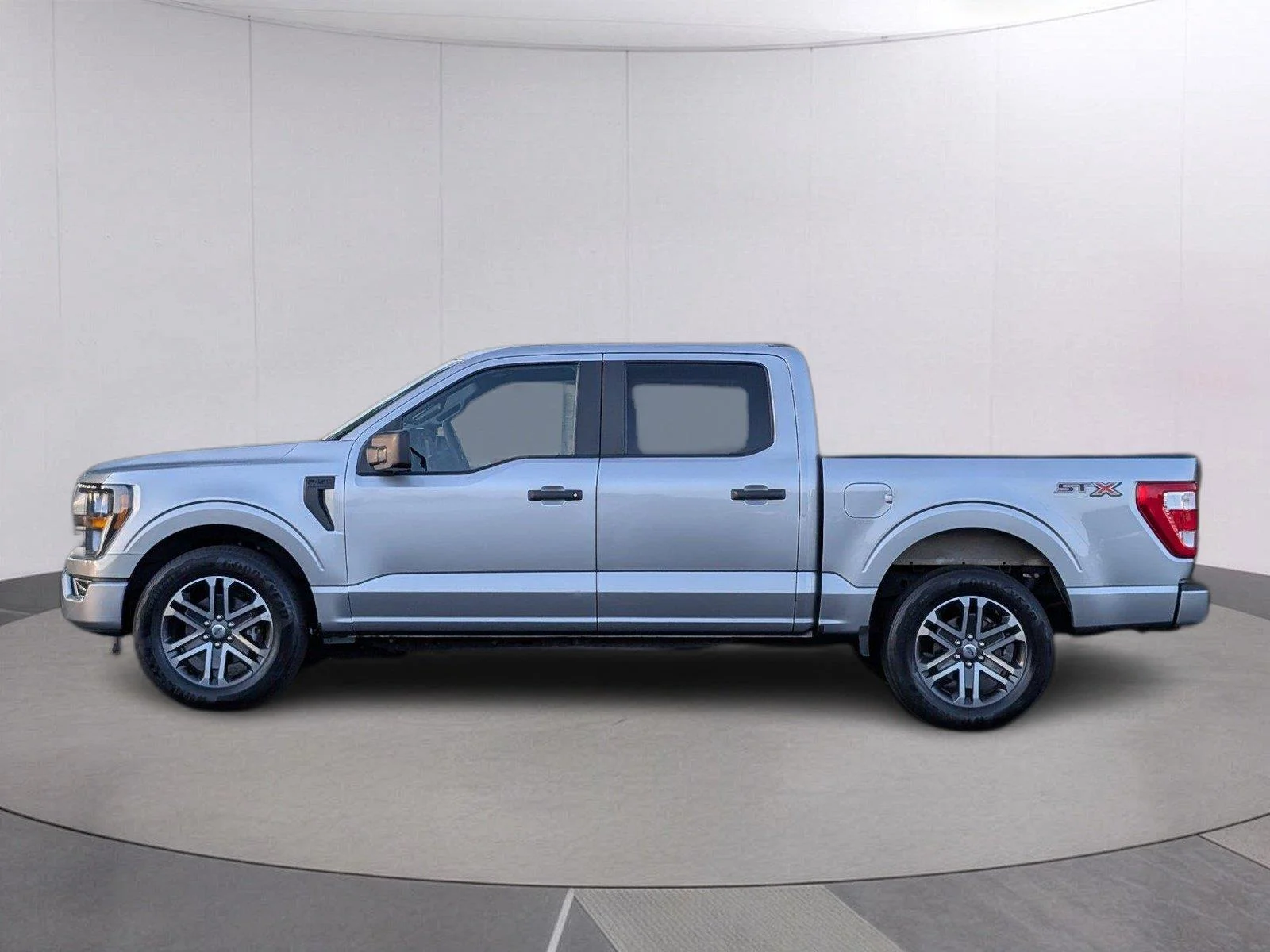 Used 2023 Iconic Silver Ford XL image 2