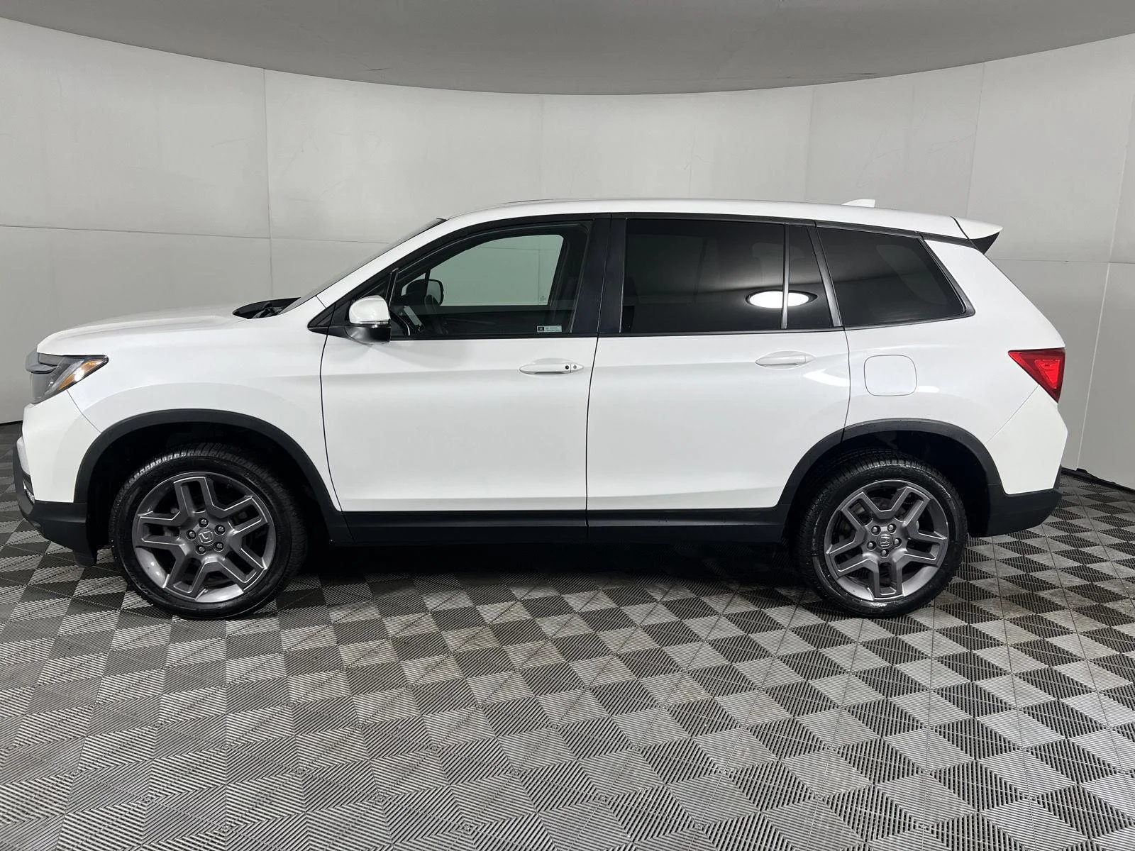 Used 2023 Platinum White Pearl Honda EX-L image 5