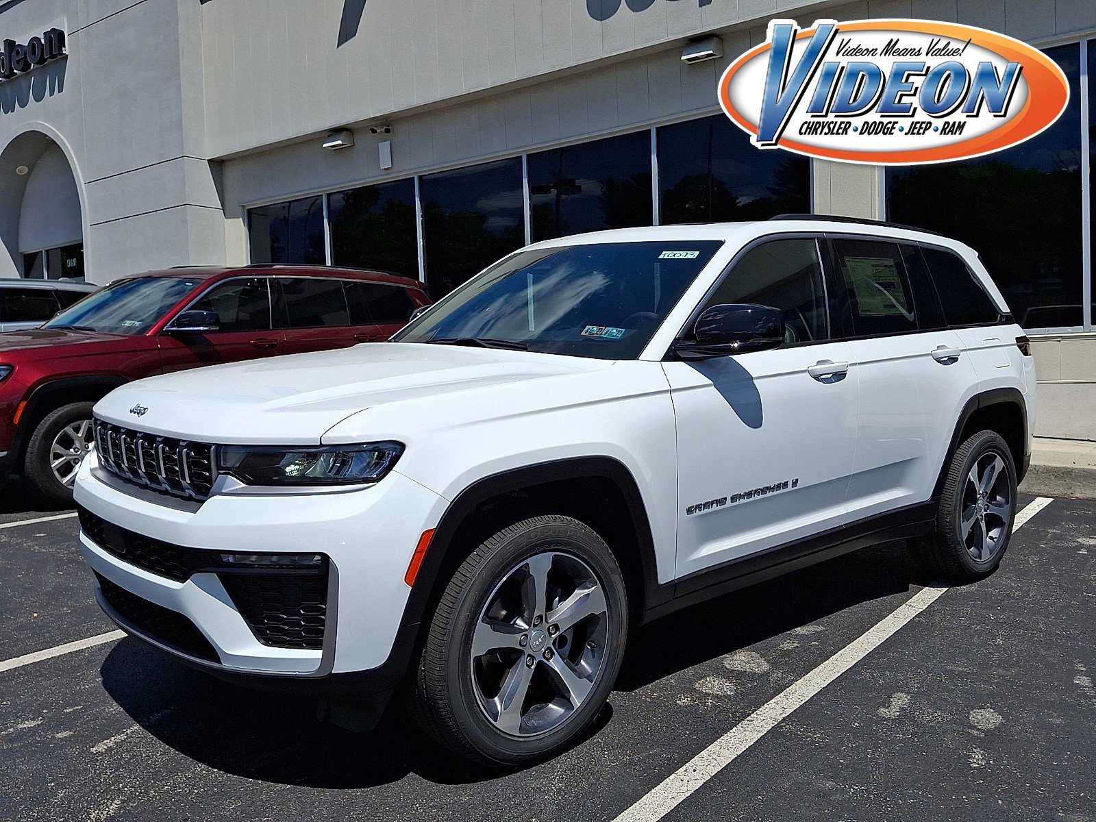 New 2026 Bright White Clear-Coat Exterior Paint Jeep Limited image 1
