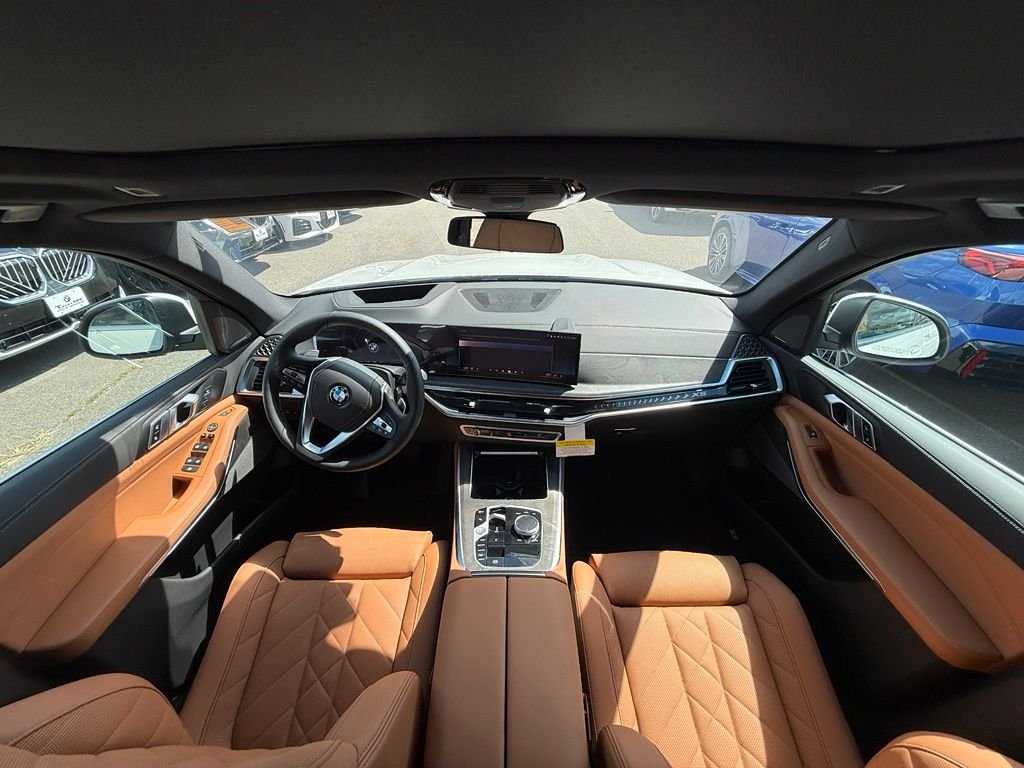 New 2026 Mineral White Metallic BMW xDrive40i image 6