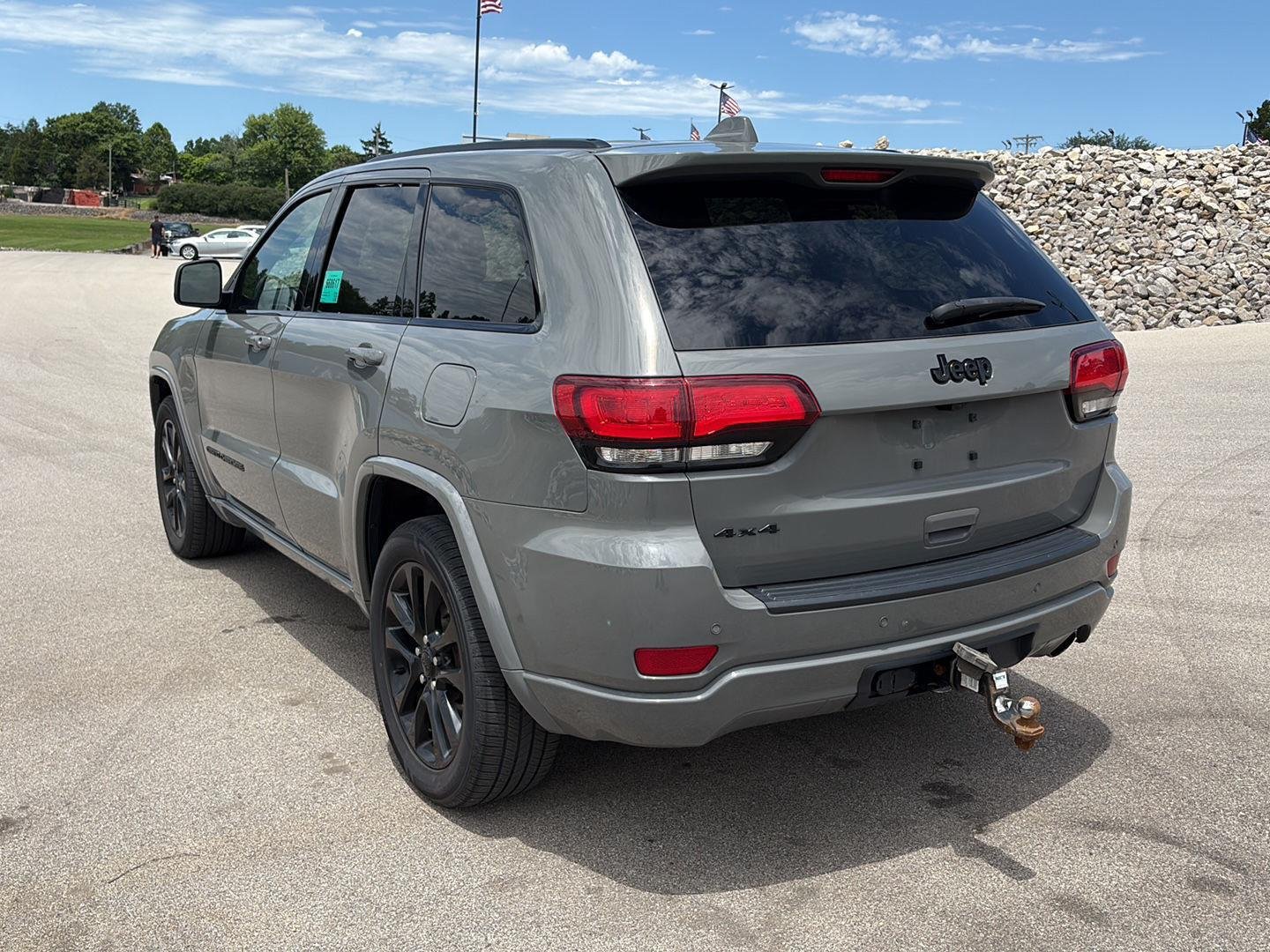 Used 2021 GRAY JEEP LAREDO X 4X4 image 4