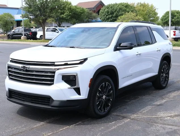New 2026 Polar White Tricoat Chevrolet LT image 29