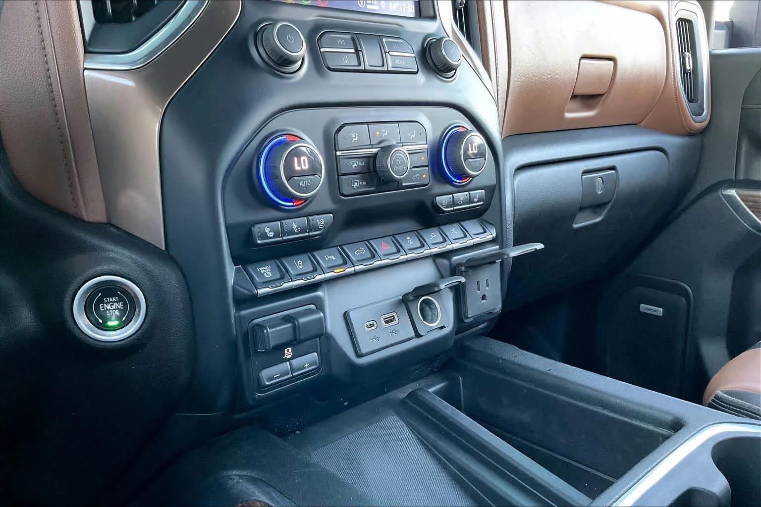 Used 2022 Iridescent Pearl Tricoat Chevrolet High Country image 32