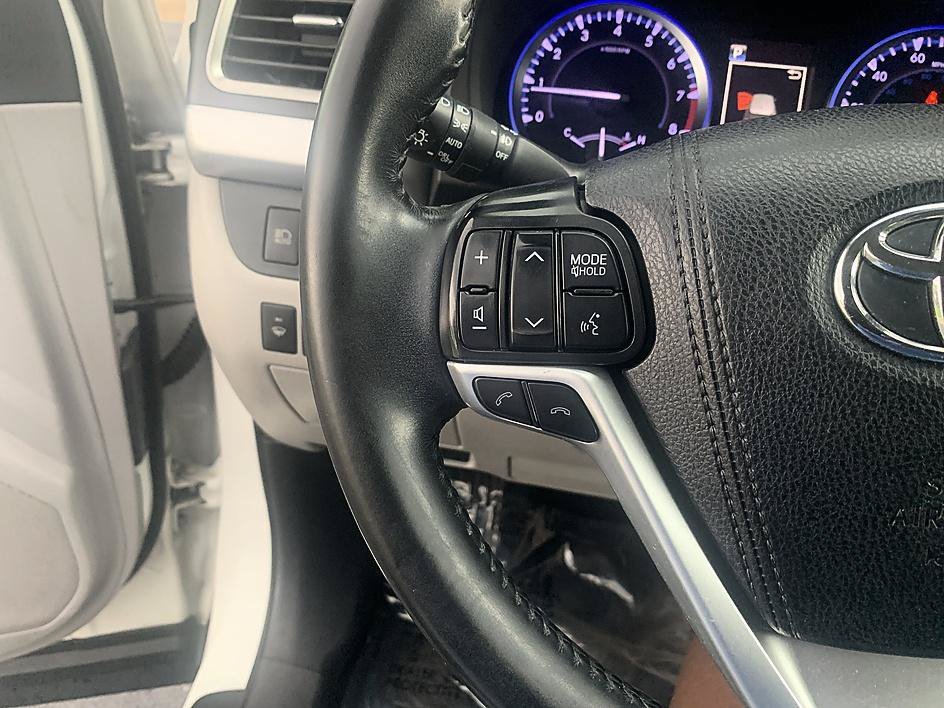 Used 2019 Blizzard Pearl Toyota XLE image 13