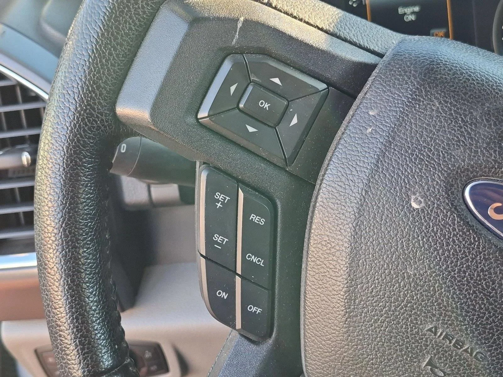 Used 2015 Oxford White Ford XLT image 17