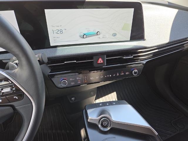 Used 2024 Glacier Kia  image 32