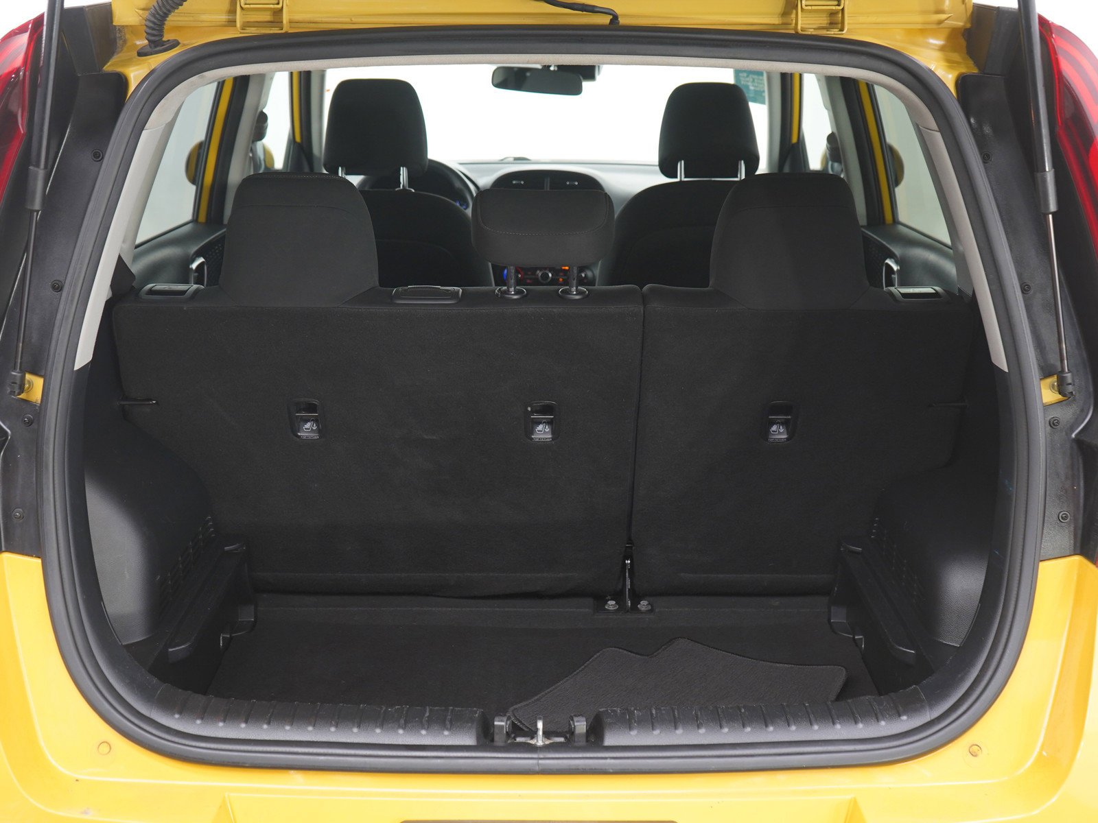Used 2020 Solar Yellow Kia S IVT image 9