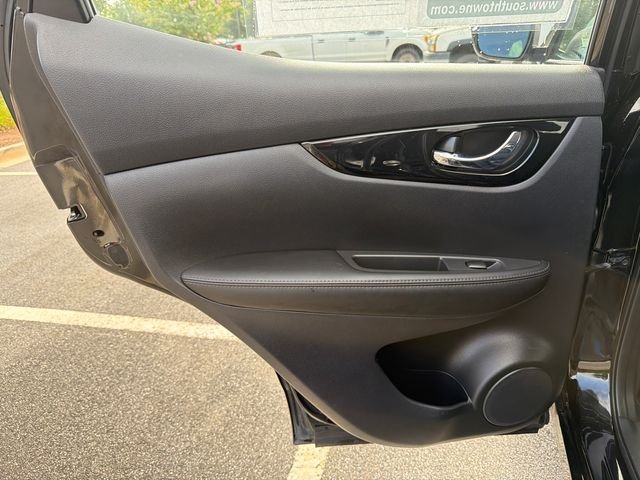 Used 2022 Black Nissan SL image 21