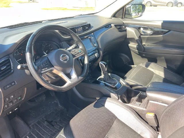 Used 2022 Red Nissan SL image 20