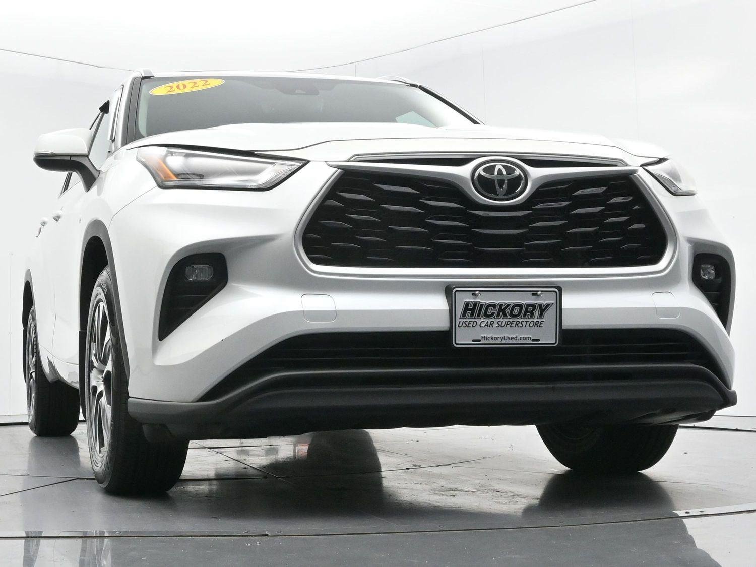 Used 2022 Wind Chill Pearl Toyota XLE image 53