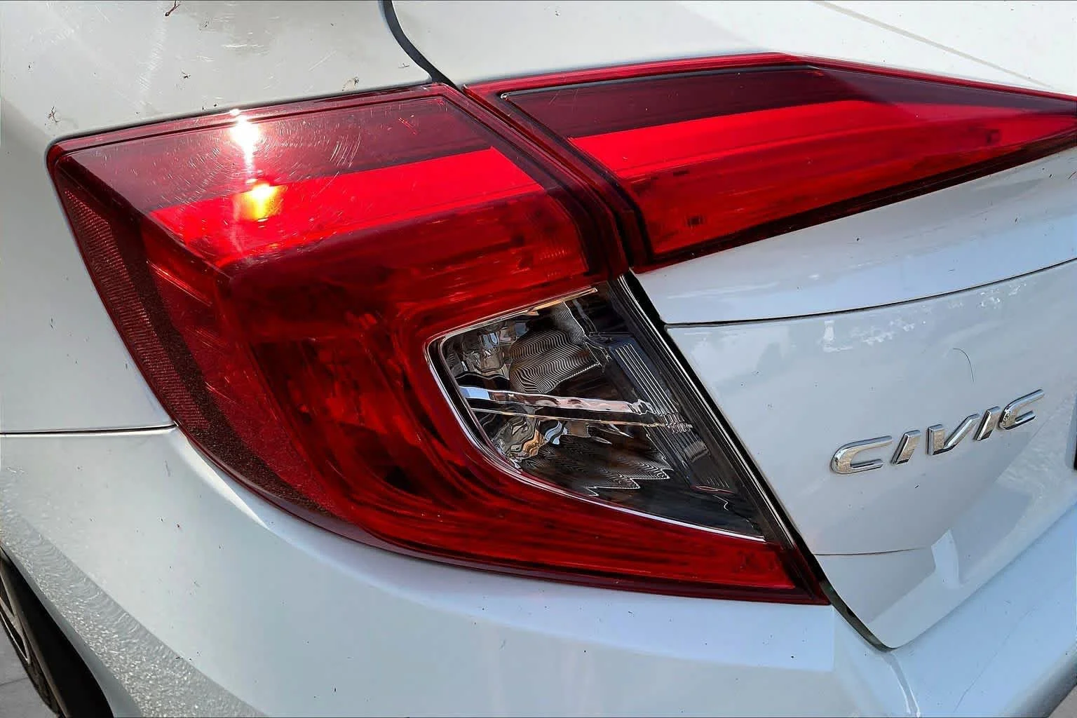 Used 2017 Taffeta White Honda LX image 28
